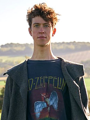 Angus Imrie; Wight Adası,İngiltere doğumlu İngiliz  oyuncu