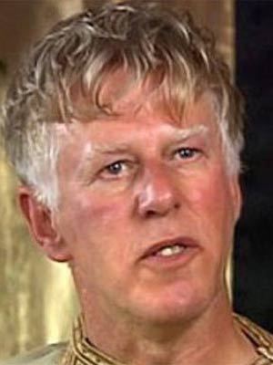 Phil Davis; İngiliz  oyuncu