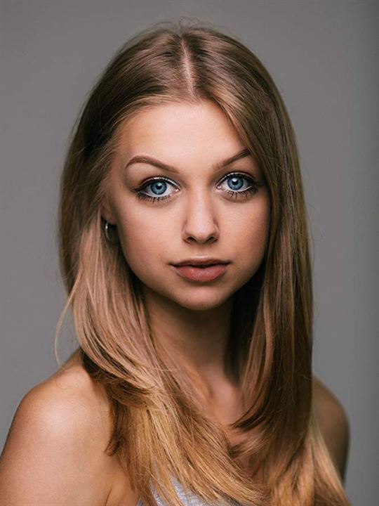 Jess Radomska; İngiliz  oyuncu