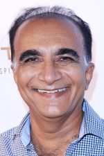 Iqbal Theba; Karaçi, Pakistan doğumlu Pakistanlı oyuncu