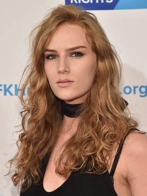 Charlotte Kirk; Kent,İngiltere doğumlu İngiliz  oyuncu, idari yapımcı, senarist