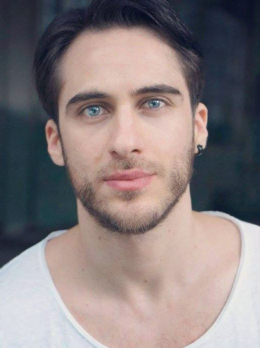 Simone Borrelli; Crotone, İtalya doğumlu İtalyan oyuncu