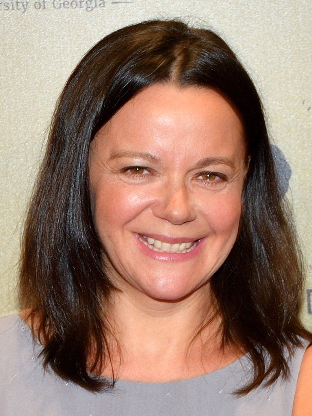 Nicola Shindler; Rochdale,Greater Manchester,İngiltere doğumlu İngiliz  idari yapımcı, yapımcı, yaratıcı