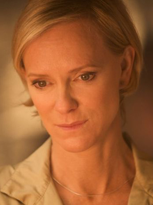 Hermione Norris; Paddington,Londra,İngiltere doğumlu Hermione Jane Norris olarak da bilinen İngiliz  oyuncu
