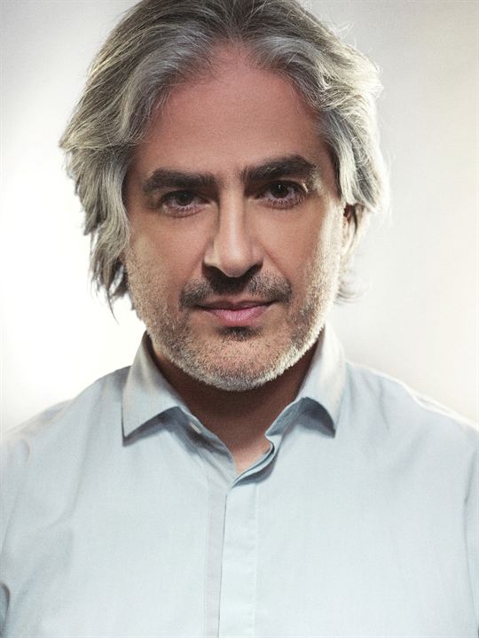 Emre Üstünuçar; Türk danışman, oyuncu