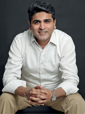 Aziz Jindani; senarist, yönetmen