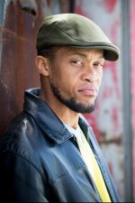 Jahmil X.T. Qubeka; Jahmil X T Qubeka olarak da bilinen Güney Afrikalı oyuncu yönetmeni, senarist, yönetmen