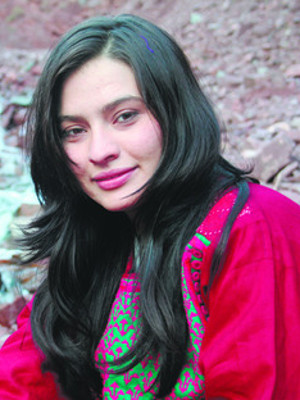 Marina Golbahari; Kabil, Afganistan doğumlu Afgan oyuncu