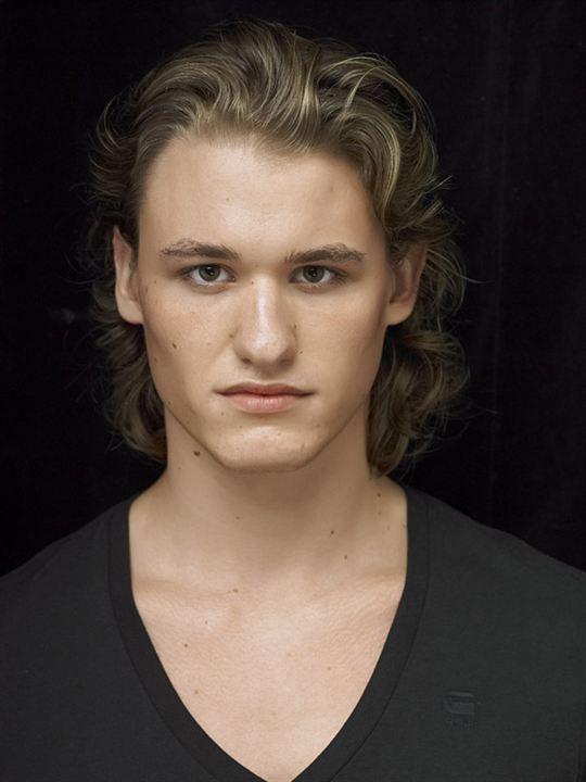 Dylan Playfair; Fransız oyuncu