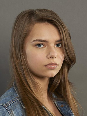 Indiana Evans; Sidney, Yeni Güney Galler, Avustralya doğumlu Avustralyalı oyuncu