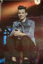 Louis Tomlinson; Doncaster,Güney Yorkshire,İngiltere doğumlu İngilizşarkıcıoyuncu