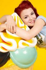 Kathryn Prescott; Palmers Green,Londra,İngiltere doğumlu İngiliz  oyuncu