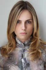 Andreja Peji?; Tuzla, Bosna Hersek doğumlu Andreja Pejic olarak da bilinen Avustralyalı oyuncu