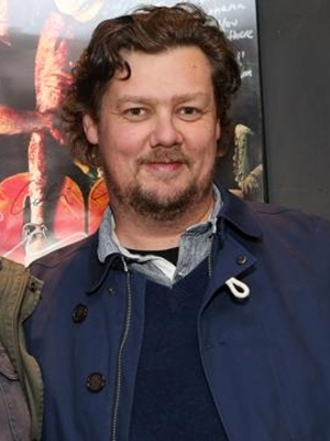 Cameron Cairnes; Avustralyalı senarist, yönetmen