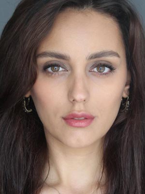 Ebru Öztürk; Türk kostüm sorumlusu, makyaj sorumlusu, oyuncu