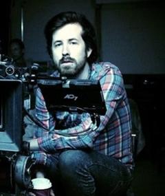 Stuart Ortiz; Orange, Kaliforniya, ABD doğumlu Amerikalı senarist, genel yayın yönetmeni, kurgucu