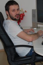 Efe Hızır; yönetmen, kurgucu