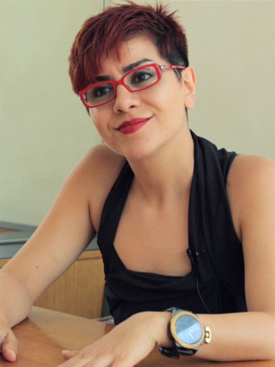 Mania Akbari; Tahran, İran doğumlu İranlı oyuncu, senarist, yönetmen