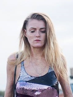 Vicky Knight; Essex,İngiltere doğumlu İngiliz  oyuncu