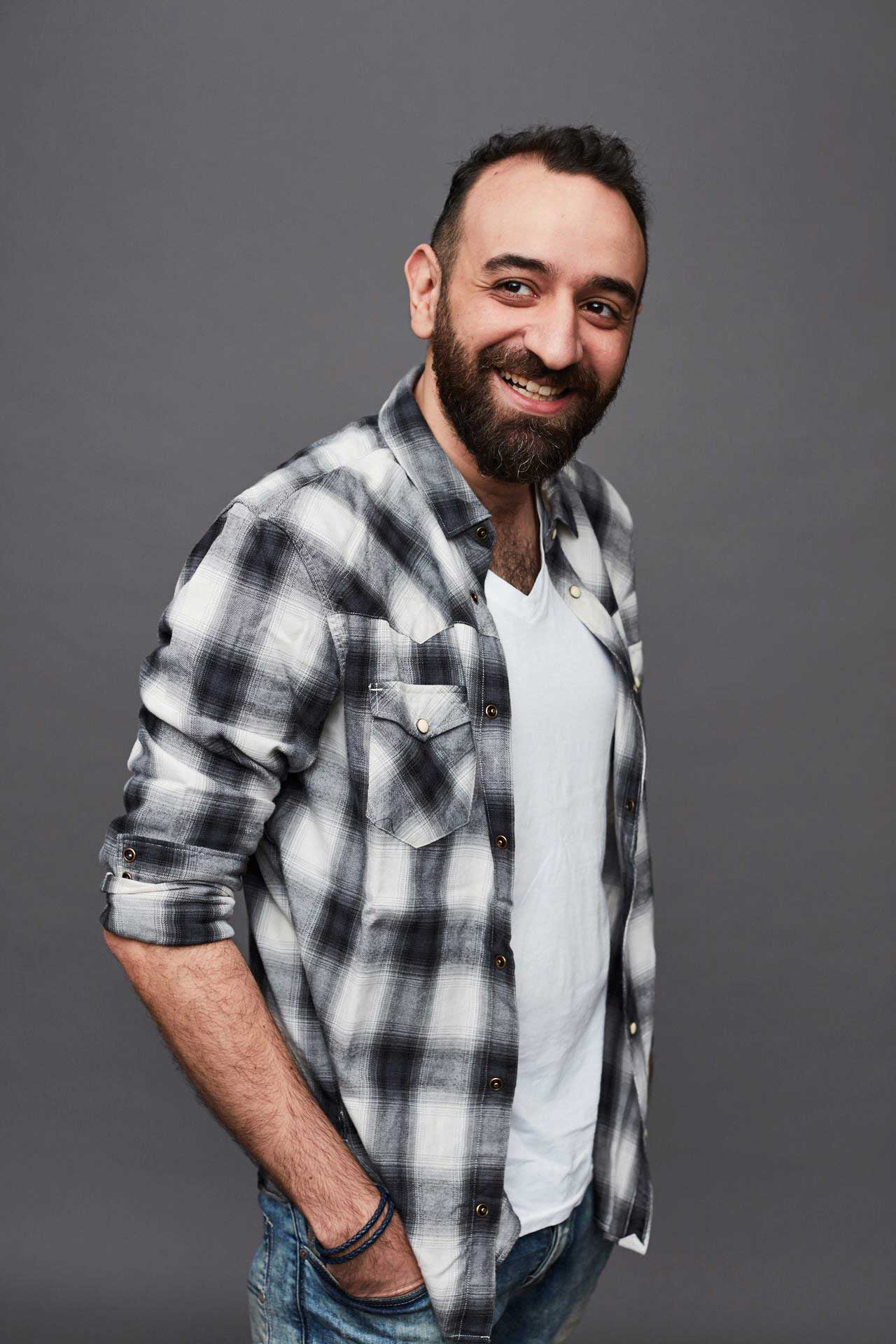 Amr Salama; Riyad, Suudi Arabistan doğumlu Suudi yönetmen, senarist, idari yapımcı