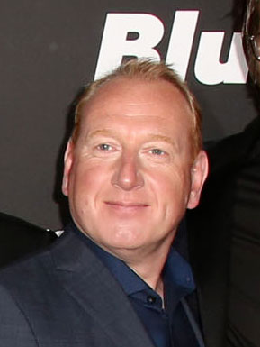 Adrian Scarborough; Melton Mowbray ,Leicestershire,İngiltere doğumlu Adrian Philip Scarborough olarak da bilinen İngiliz  oyuncu