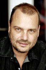 Oliver Kyr; senarist, yönetmen