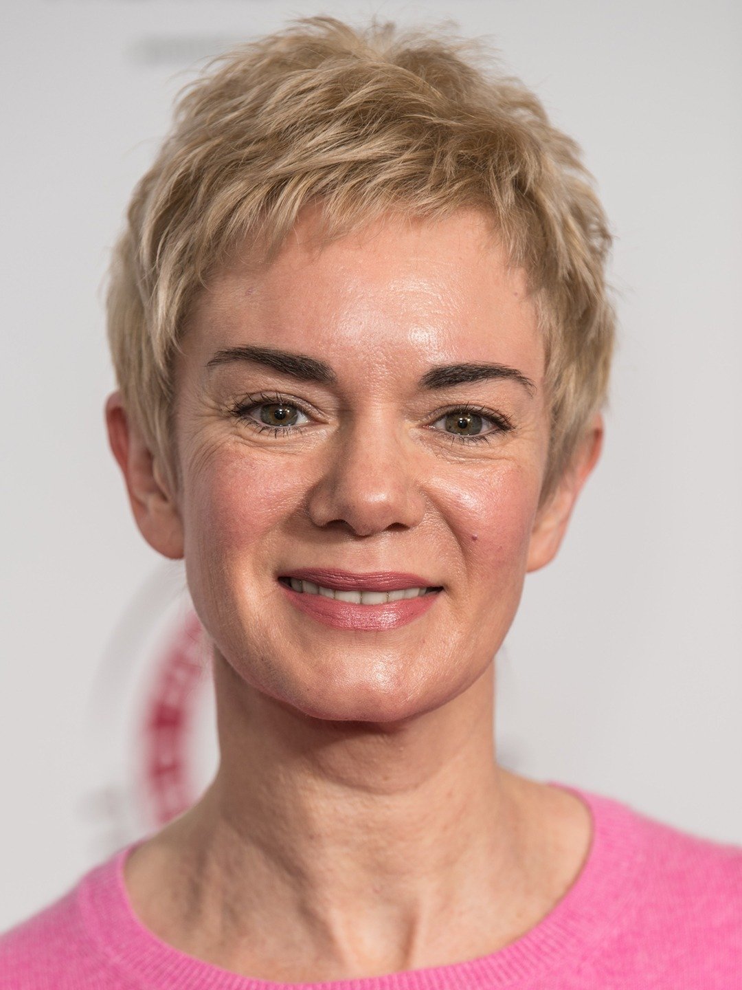 Victoria Hamilton; Wimbledon,Londra,İngiltere doğumlu İngiliz  oyuncu, ortak yapımcı