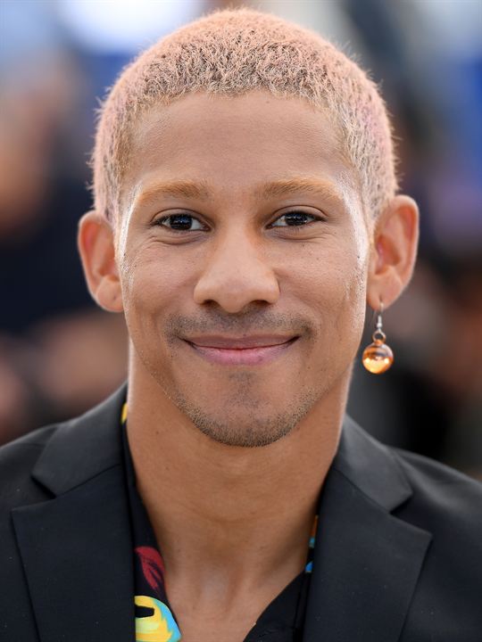 Keiynan Lonsdale; Sidney, Yeni Güney Galler, Avustralya doğumlu Avustralyalışarkıcı, dansçı oyuncu