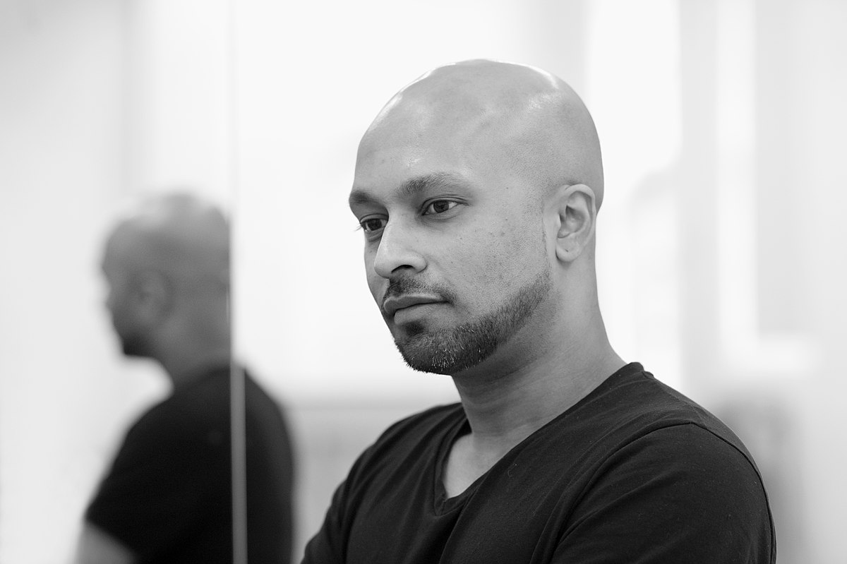 Akram Khan; Lambeth, Londra, İngiltere doğumlu Bangladeşli dansçı, görüntü yönetmeni