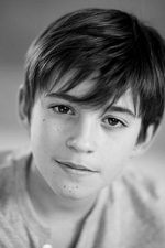 Charlie Rowe; Islington,Londra,İngiltere doğumlu İngiliz  oyuncu