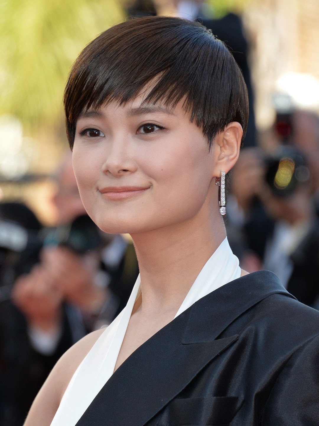 Li Yuchun; Çengdu, Siçuan, Çin doğumlu Çinlişarkıcı oyuncu