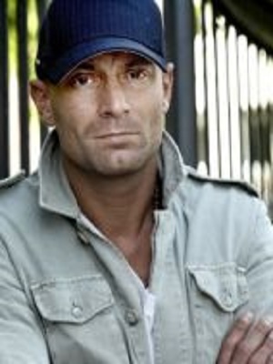 Omar Shargawi; Odense,Danimarka doğumlu Danimarkalı  oyuncu, yönetmen