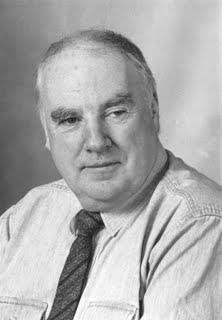 Troy Kennedy-Martin; Rothesay,Bute,İskoçya doğumlu İskoç  senarist, creator/showrunner, yazar