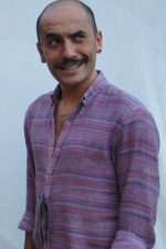 Giray Altınok; Türk oyuncu, senarist, yönetmen