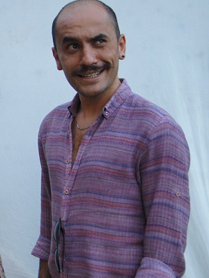 Giray Altınok; Türk oyuncu, senarist, yönetmen