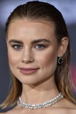 Lucy Fry; Wooloowin, Queensland, Avustralya doğumlu Avustralyalı oyuncu