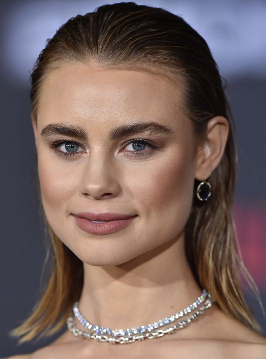 Lucy Fry; Wooloowin, Queensland, Avustralya doğumlu Avustralyalı oyuncu