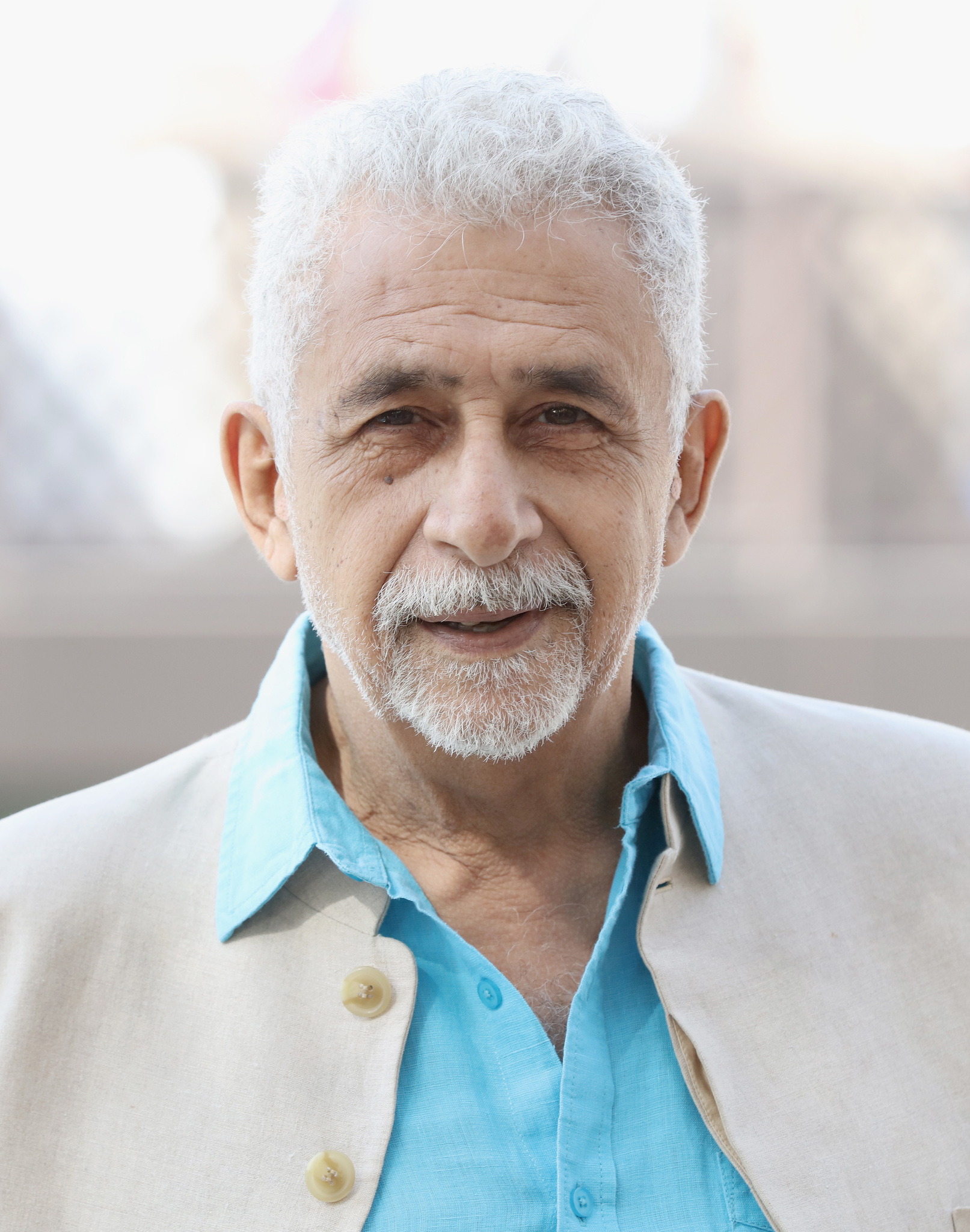 Naseeruddin Shah; Barabanki, Uttar Pradeş, Hindistan doğumlu Nasiruddin Shah olarak da bilinen Hint oyuncu