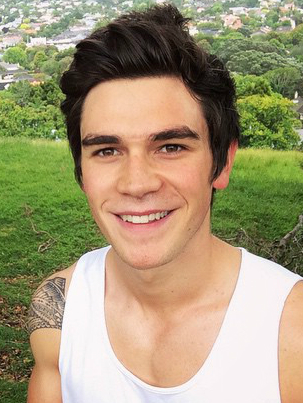 K.J. Apa; Keneti James Fitzgerald Apa olarak da bilinen Yeni Zelandalı oyuncu