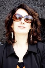 Flávia Castro; Porto Alegre, Rio Grande do Sul, Brezilya doğumlu Brezilyalı senarist, yönetmen