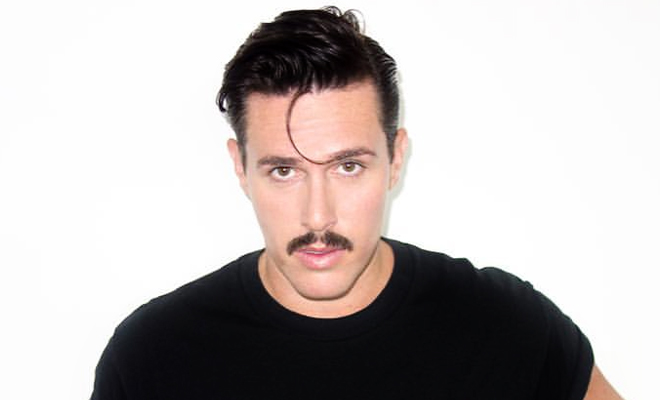 Sam Sparro; Sidney, Yeni Güney Galler, Avustralya doğumlu Avustralyalışarkıcı, söz yazarı