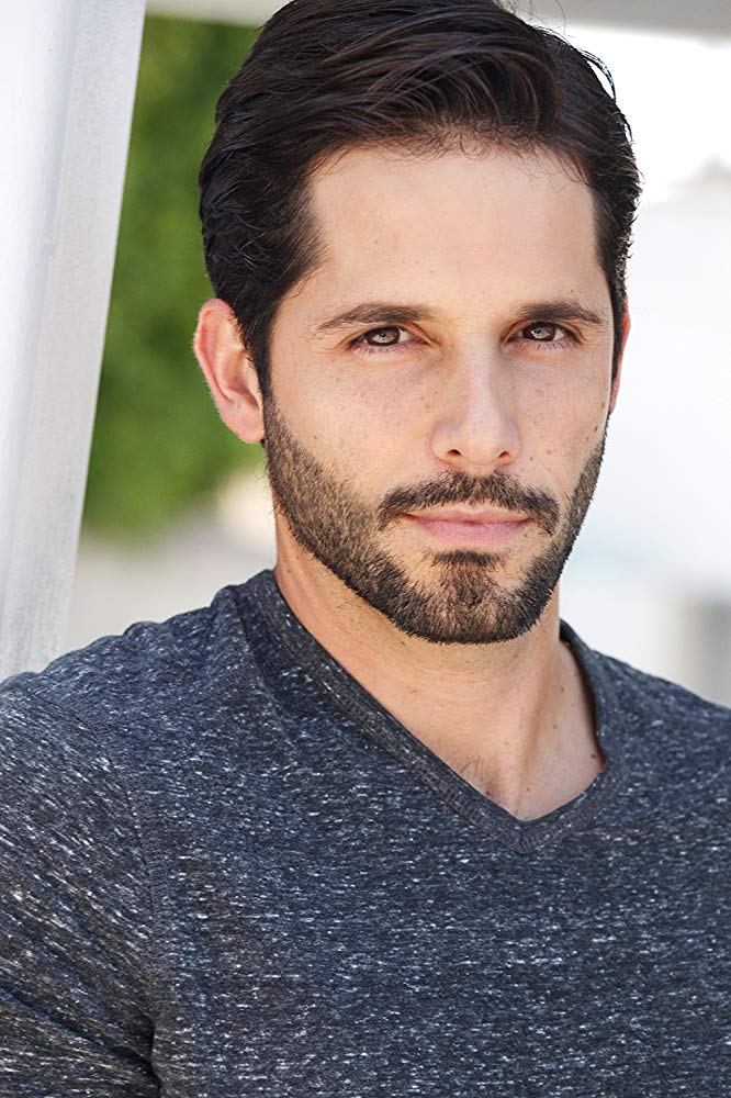 Lucas Velázquez; Medellín, Kolombiya doğumlu Lucas Velazquez Correa olarak da bilinen Kolombiyalı oyuncu