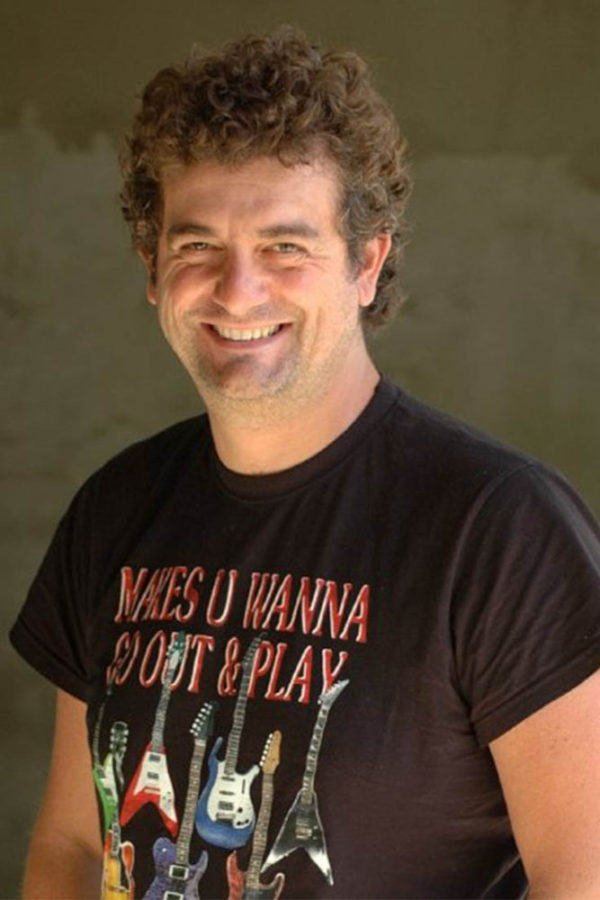 Geveze; Üsküdar, İstanbul, Türkiye doğumlu Jozi Zalma olarak da bilinen Türk sunucu, radyo programcısı