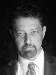 Leigh Scott; ortak yapımcı, görüntü yönetmeni, senarist