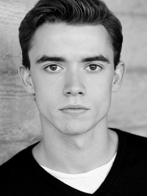 Jamie Blackley; Douglas,Man Adası doğumlu İngiliz  oyuncu