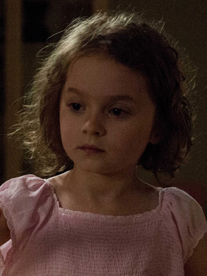 Pixie Davies; Londra,İngiltere doğumlu İngiliz  oyuncu