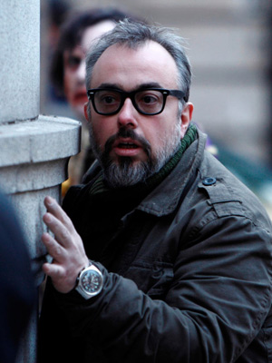 Álex de la Iglesia; Bilbao, İspanya doğumlu Alejandro de la Iglesia Mendoza olarak da bilinen, İspanyol, yönetmen, senarist, yapımcı