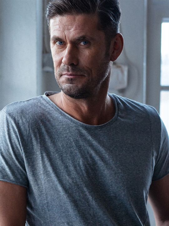 Tommi Korpela; Helsinki,Finlandiya doğumlu Tommi Petteri Korpela olarak da bilinen Fin  oyuncu