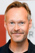 Steven Mackintosh; Cambridge,Cambridgeshire,İngiltere doğumlu Steven Mackintosch olarak da bilinen İngiliz oyuncu