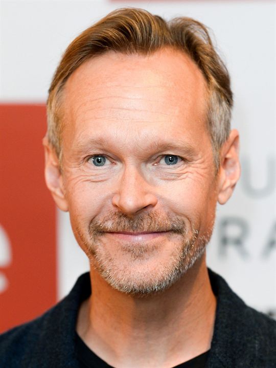 Steven Mackintosh; Cambridge,Cambridgeshire,İngiltere doğumlu Steven Mackintosch olarak da bilinen İngiliz  oyuncu